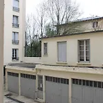Spacious family nest facing Square des Épinette