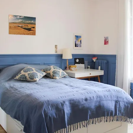Appartamento Spacious Family Nest Facing Square Des épinette Parigi