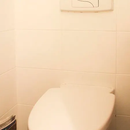 Appartamento Spacious Family Nest Facing Square Des épinette Parigi