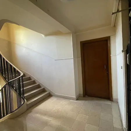 Spacious Family Nest Facing Square Des épinette
