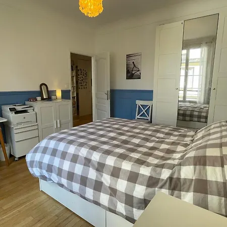 Spacious Family Nest Facing Square Des épinette Parigi