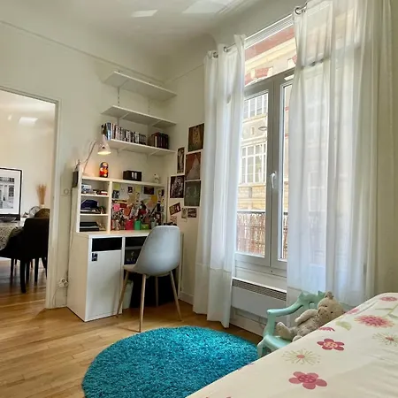 Appartamento Spacious Family Nest Facing Square Des épinette *